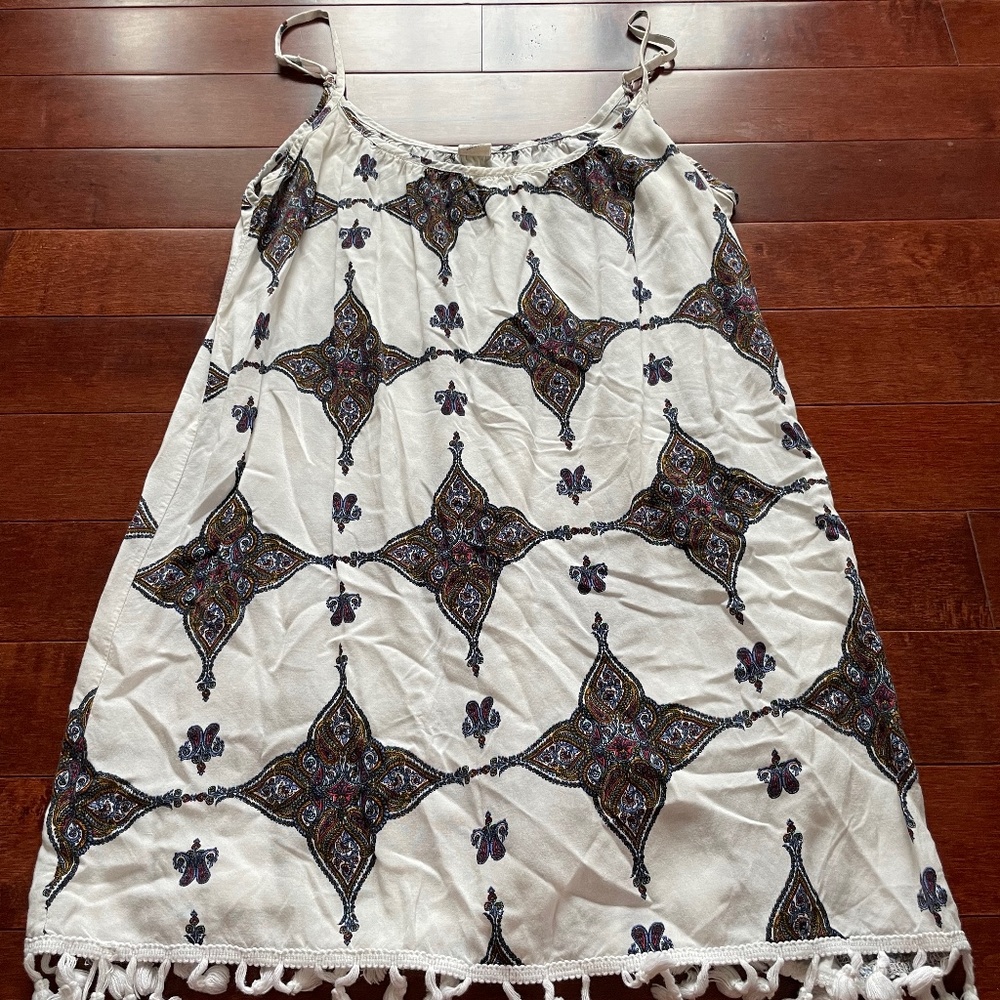 M to W White Patterned Flowy Tank Top, size small